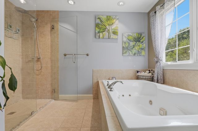 21 Manchester Pl, Natick, MA 01760