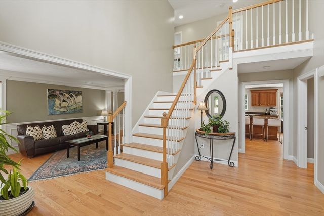 21 Manchester Pl, Natick, MA 01760