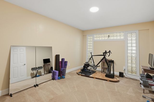 21 Manchester Pl, Natick, MA 01760