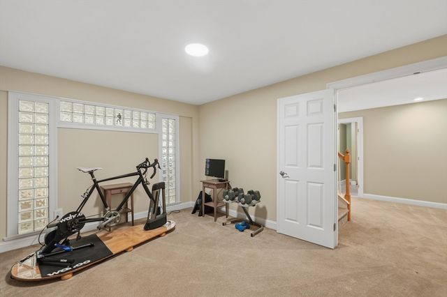 21 Manchester Pl, Natick, MA 01760
