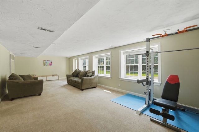 21 Manchester Pl, Natick, MA 01760
