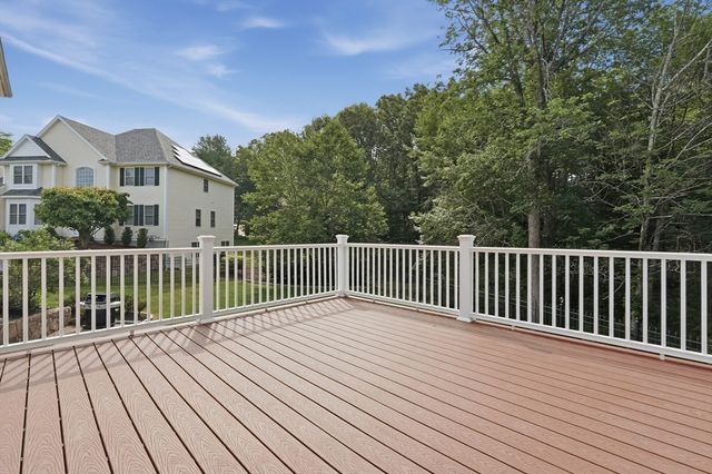 21 Manchester Pl, Natick, MA 01760