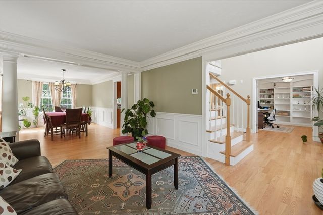 21 Manchester Pl, Natick, MA 01760