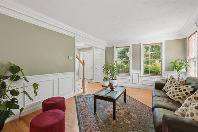 21 Manchester Pl, Natick, MA 01760