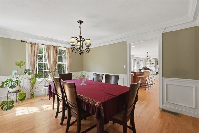 21 Manchester Pl, Natick, MA 01760