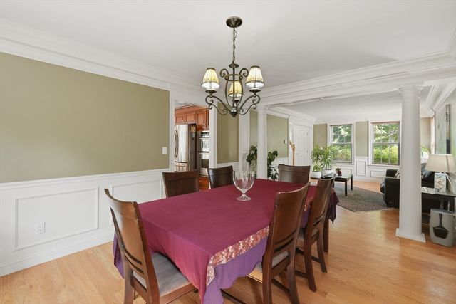 21 Manchester Pl, Natick, MA 01760