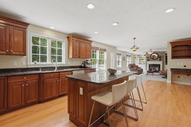 21 Manchester Pl, Natick, MA 01760