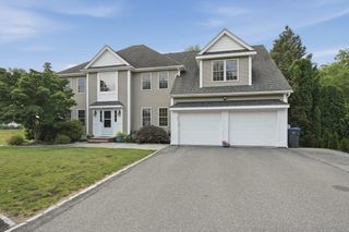 21 Manchester Pl, Natick, MA 01760