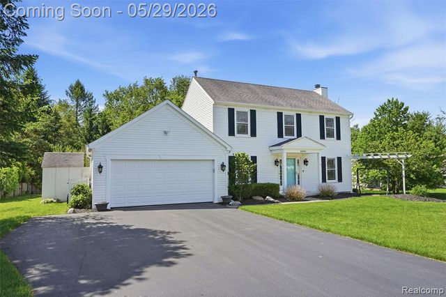 60491 Lamplighter Drive, New Hudson, MI 48165