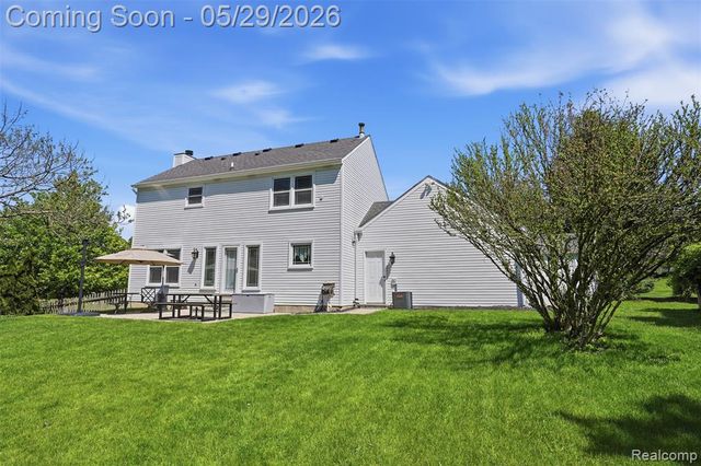 60491 Lamplighter Drive, New Hudson, MI 48165