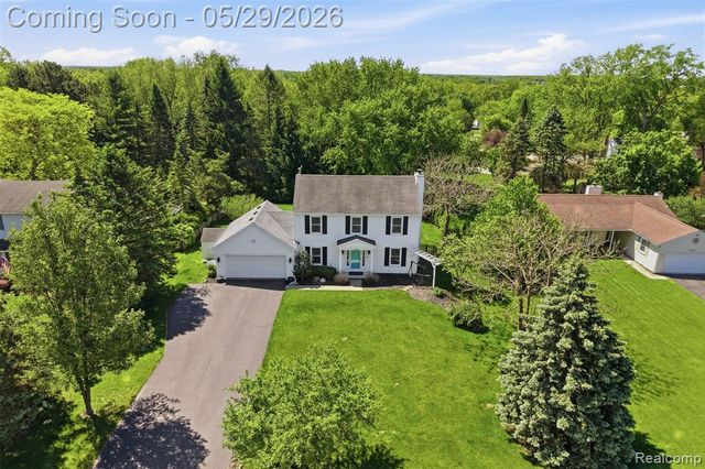 60491 Lamplighter Drive, New Hudson, MI 48165