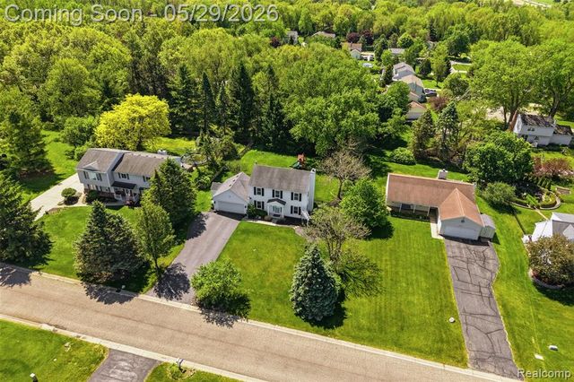 60491 Lamplighter Drive, New Hudson, MI 48165