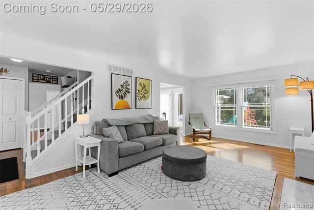 60491 Lamplighter Drive, New Hudson, MI 48165