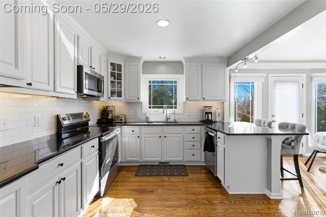 60491 Lamplighter Drive, New Hudson, MI 48165