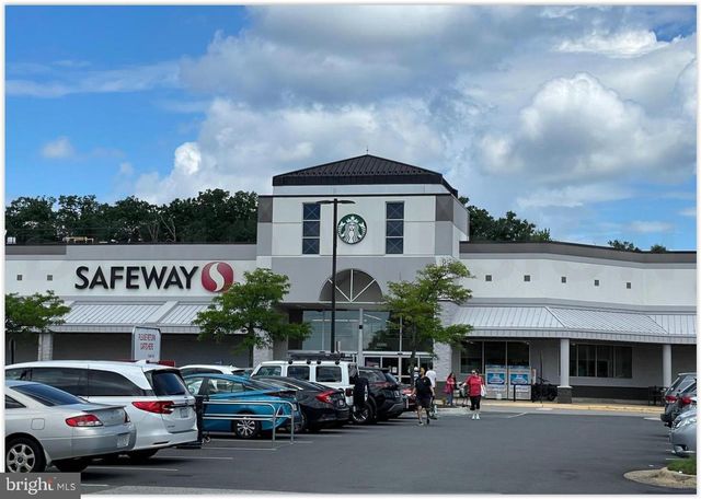3735 W OX, Fairfax, VA 22033