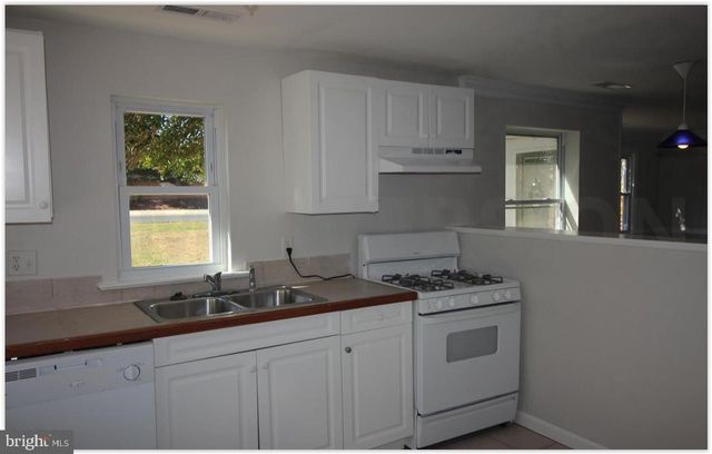 3735 W OX, Fairfax, VA 22033