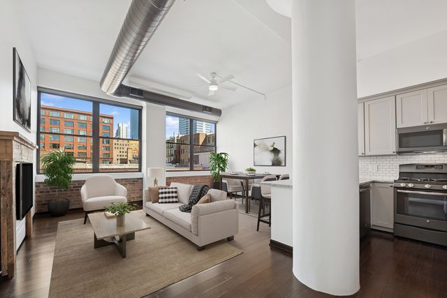 812 W Van Buren Street 2H, Chicago, IL 60607