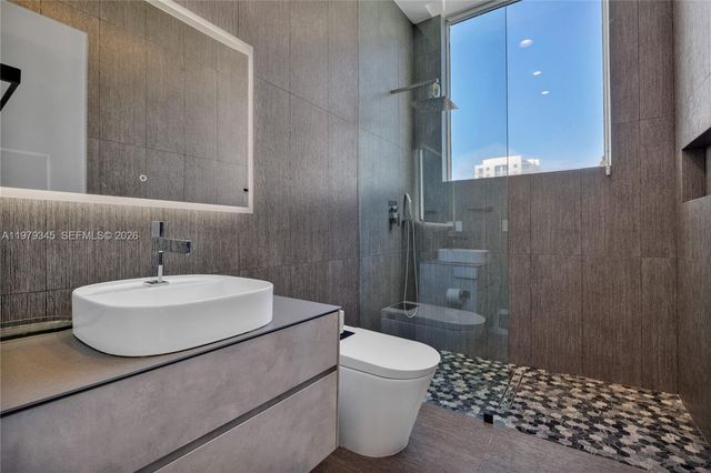 725 NE 22nd St PH2F, Miami, FL 33137