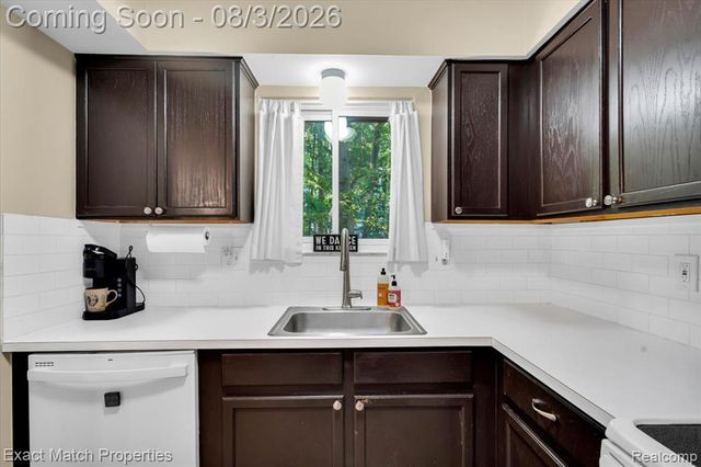1514 Streamwood Court, Rochester Hills, MI 48309