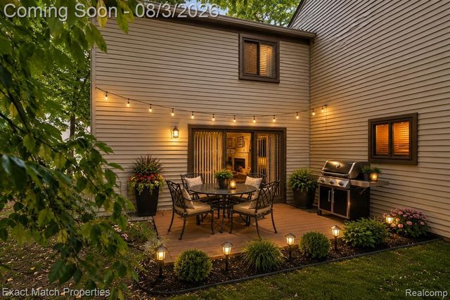 1514 Streamwood Court, Rochester Hills, MI 48309