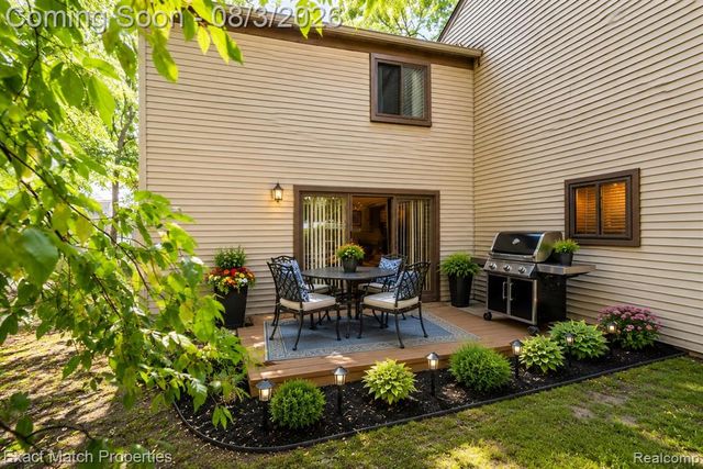 1514 Streamwood Court, Rochester Hills, MI 48309