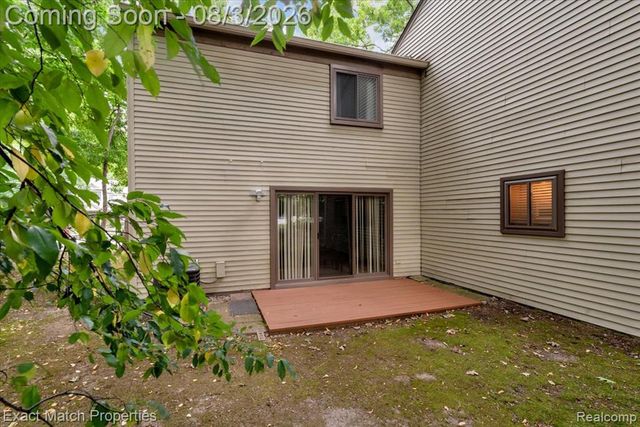 1514 Streamwood Court, Rochester Hills, MI 48309