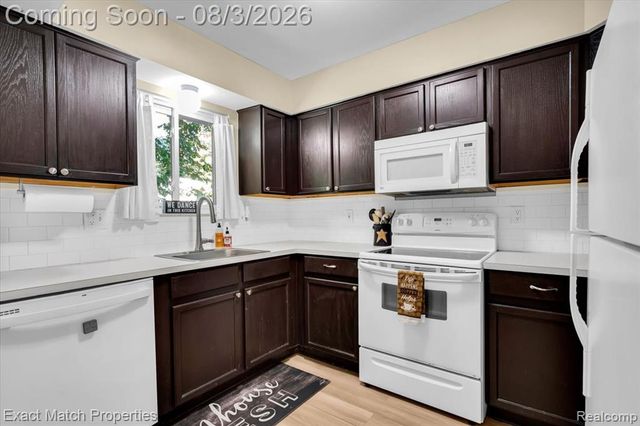 1514 Streamwood Court, Rochester Hills, MI 48309