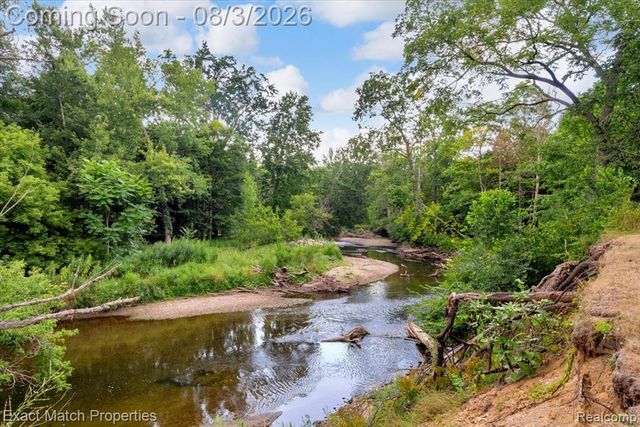 1514 Streamwood Court, Rochester Hills, MI 48309