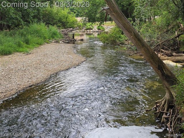 1514 Streamwood Court, Rochester Hills, MI 48309