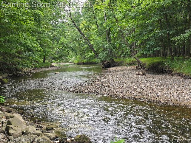 1514 Streamwood Court, Rochester Hills, MI 48309
