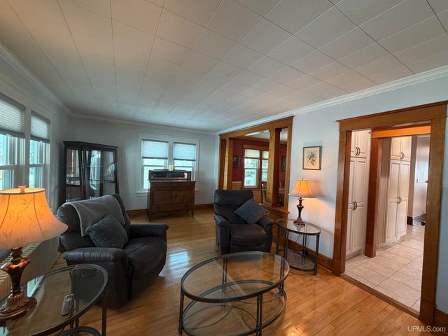 337 W Ridge Street, Marquette, MI 49855