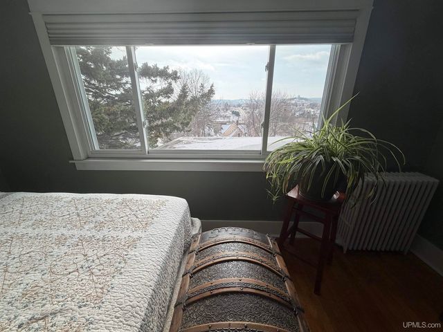 337 W Ridge Street, Marquette, MI 49855