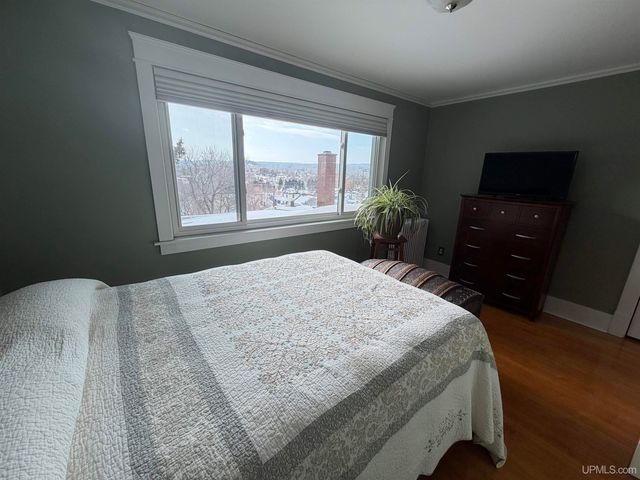 337 W Ridge Street, Marquette, MI 49855