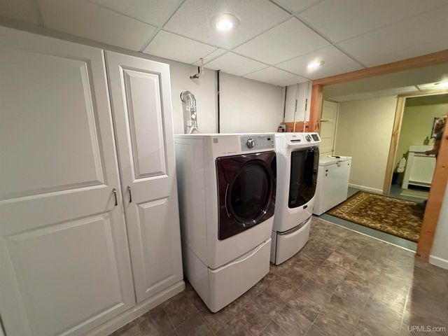 337 W Ridge Street, Marquette, MI 49855