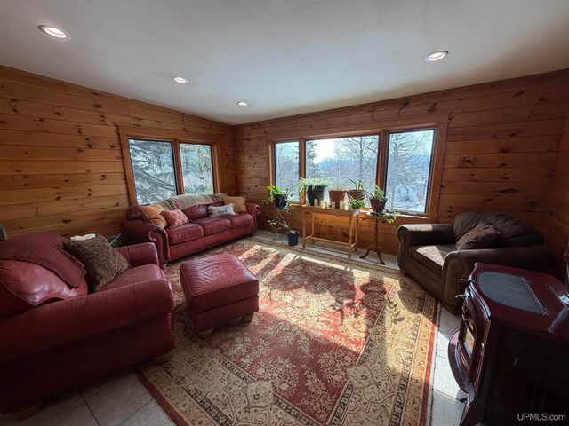 337 W Ridge Street, Marquette, MI 49855