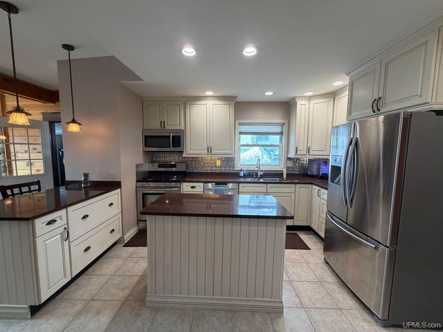 337 W Ridge Street, Marquette, MI 49855