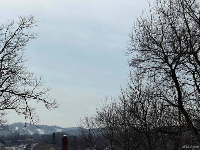 337 W Ridge Street, Marquette, MI 49855