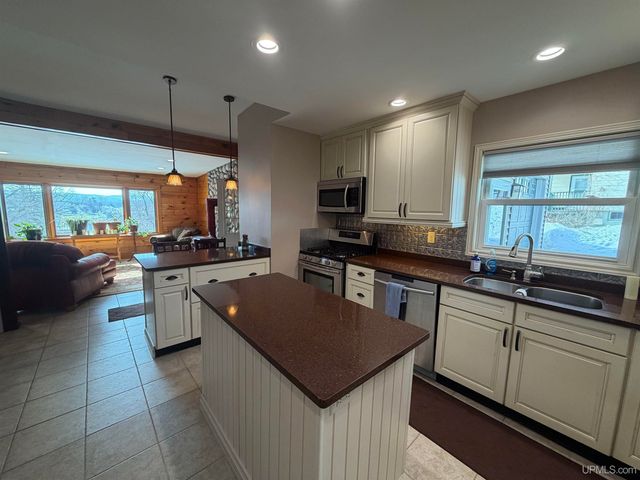 337 W Ridge Street, Marquette, MI 49855