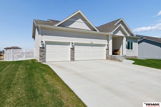 12104 S 107th Avenue, Papillion, NE 68046
