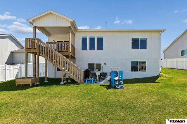 12104 S 107th Avenue, Papillion, NE 68046