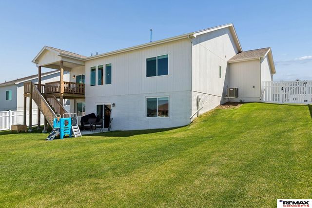 12104 S 107th Avenue, Papillion, NE 68046