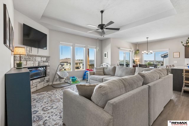 12104 S 107th Avenue, Papillion, NE 68046