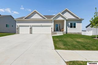 12104 S 107th Avenue, Papillion, NE 68046