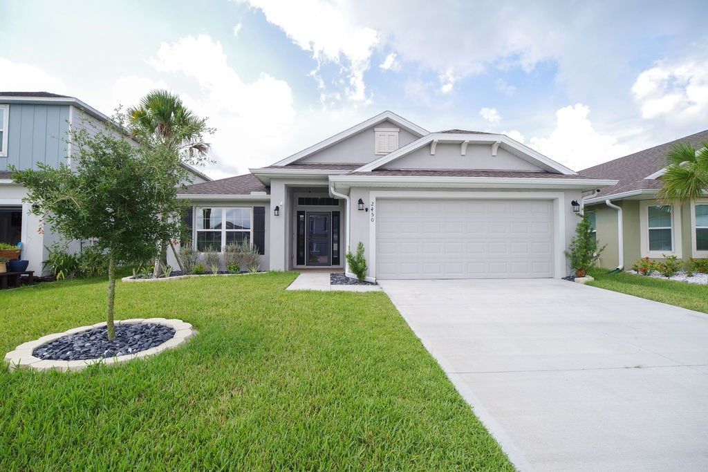 2450 Roygaris Street NW, Palm Bay, FL 32907