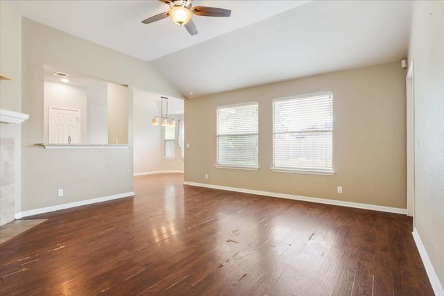 125 Bayliss ST, Hutto, TX 78634