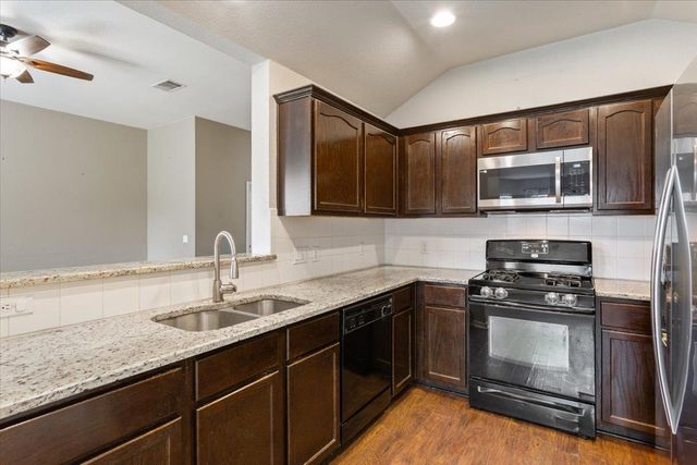 125 Bayliss ST, Hutto, TX 78634