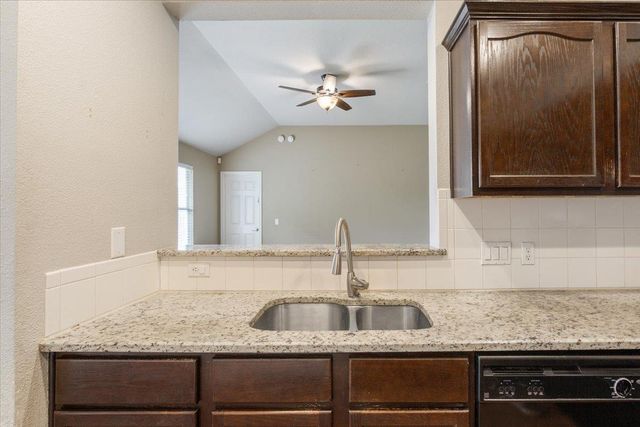 125 Bayliss ST, Hutto, TX 78634