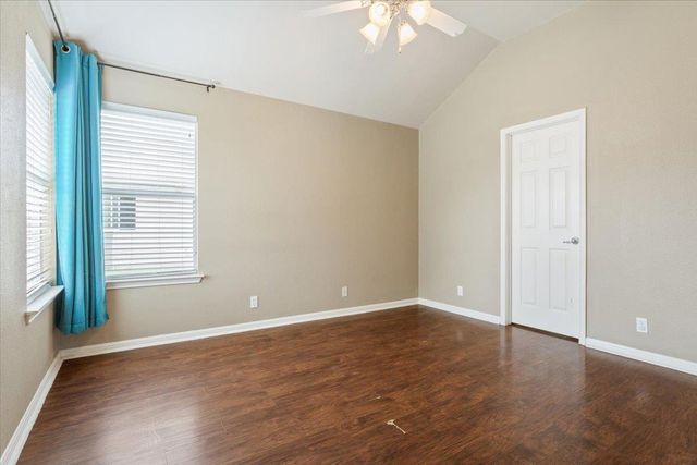 125 Bayliss ST, Hutto, TX 78634