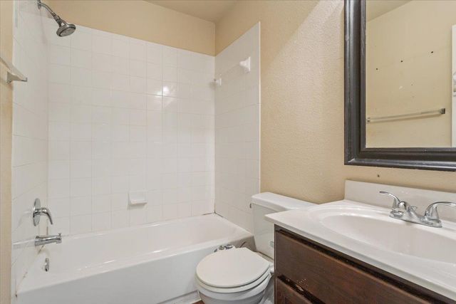125 Bayliss ST, Hutto, TX 78634