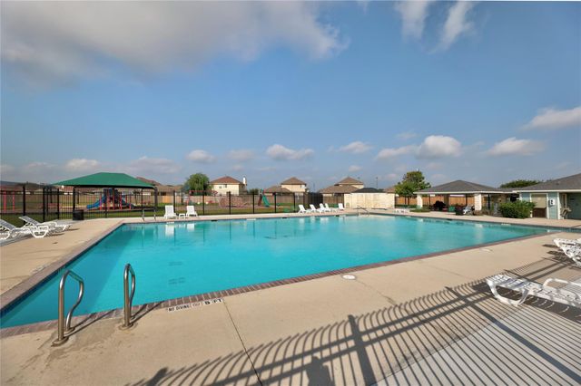 125 Bayliss ST, Hutto, TX 78634